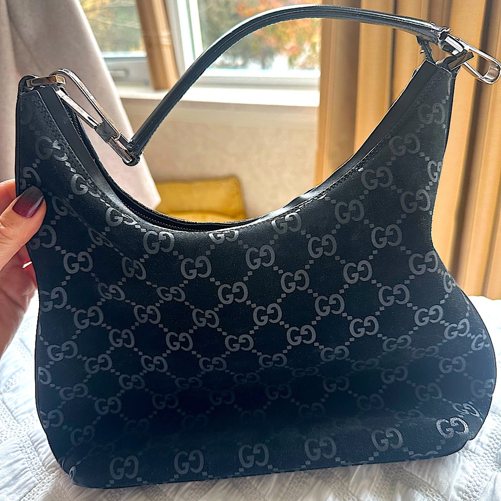 LIKE NEW: AUTHENTIC Gucci vintage suede one shoulder monogram Gucci.